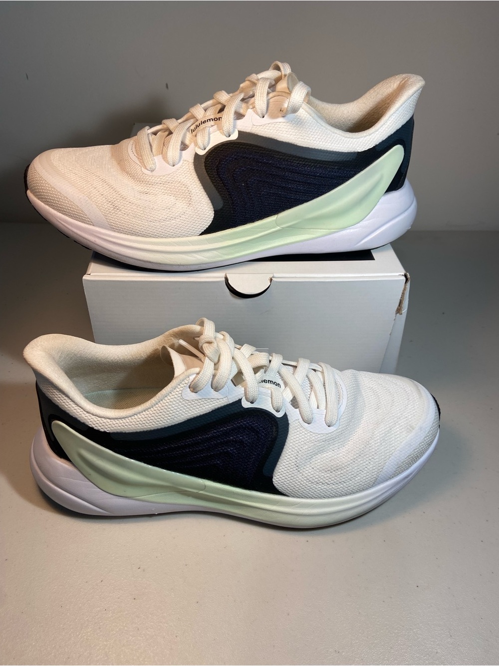 Lululemon Women’s Blissfeel 2 White Black Green Running Shoes SZ 10 - Picture 2 of 15